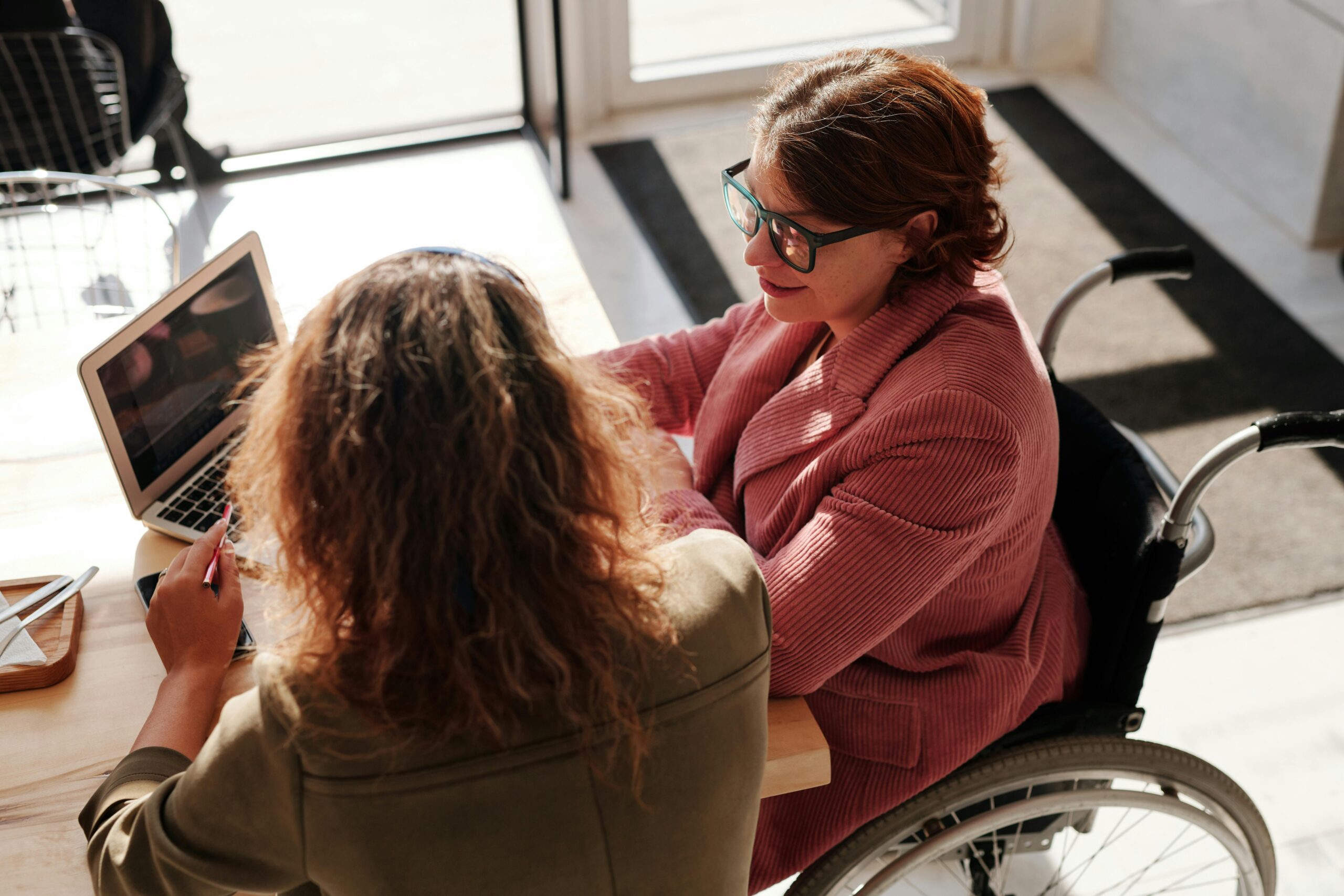 When Is the Right Time to Ask for Help? 5 Signs Family Caregivers Shouldn’t Ignore
